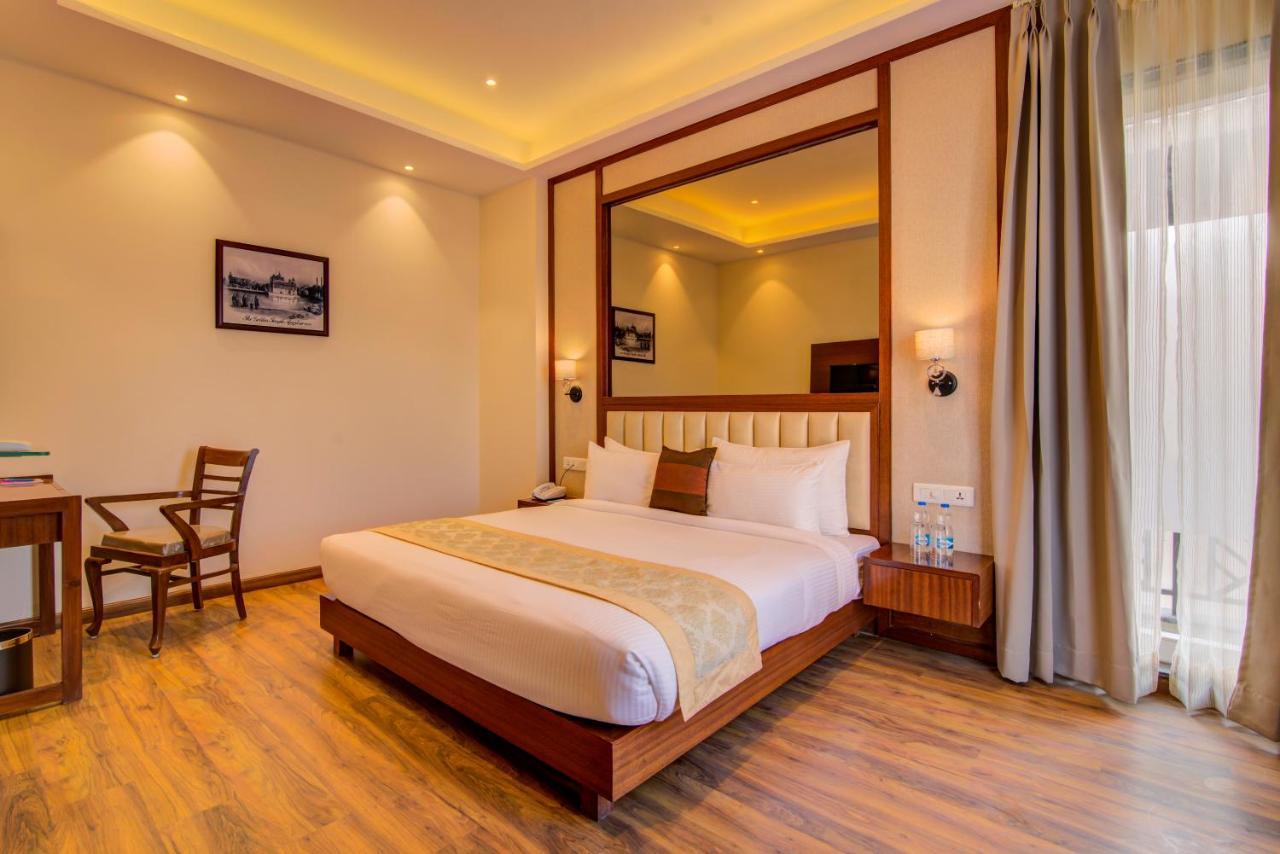 Amritara Sadka Amritsar Hotel Exterior photo